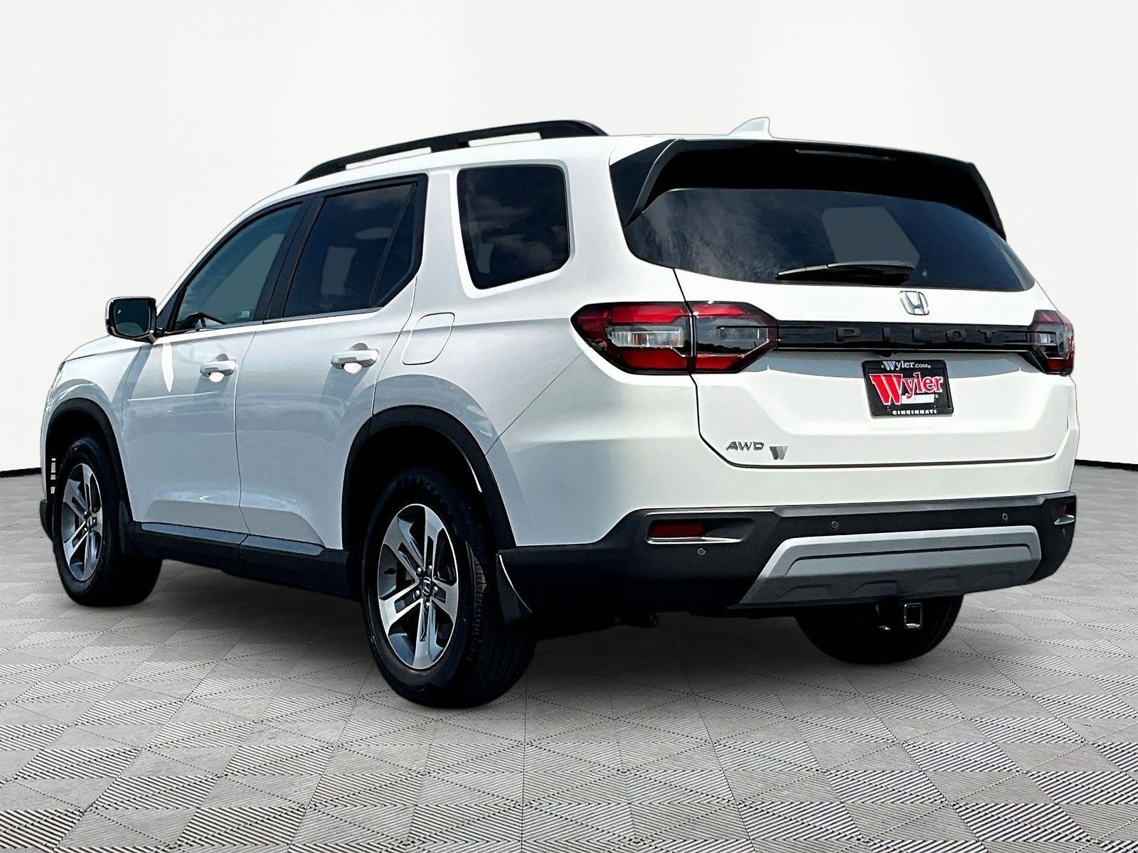 Used 2025 Honda Pilot EX-L image 4