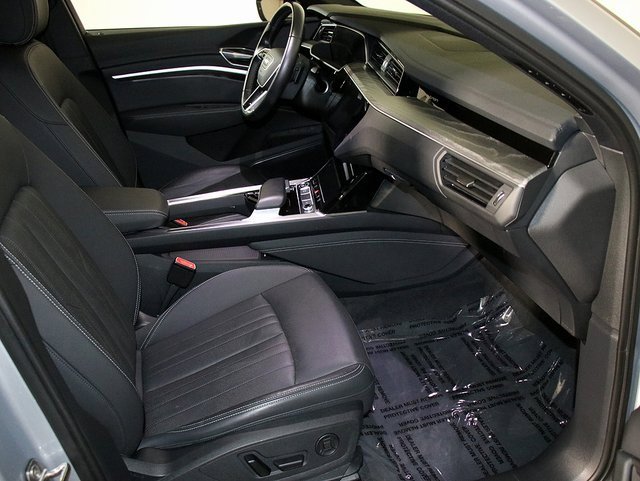 Used 2023 Audi e-tron Premium Plus w/ Premium Plus Package image 36