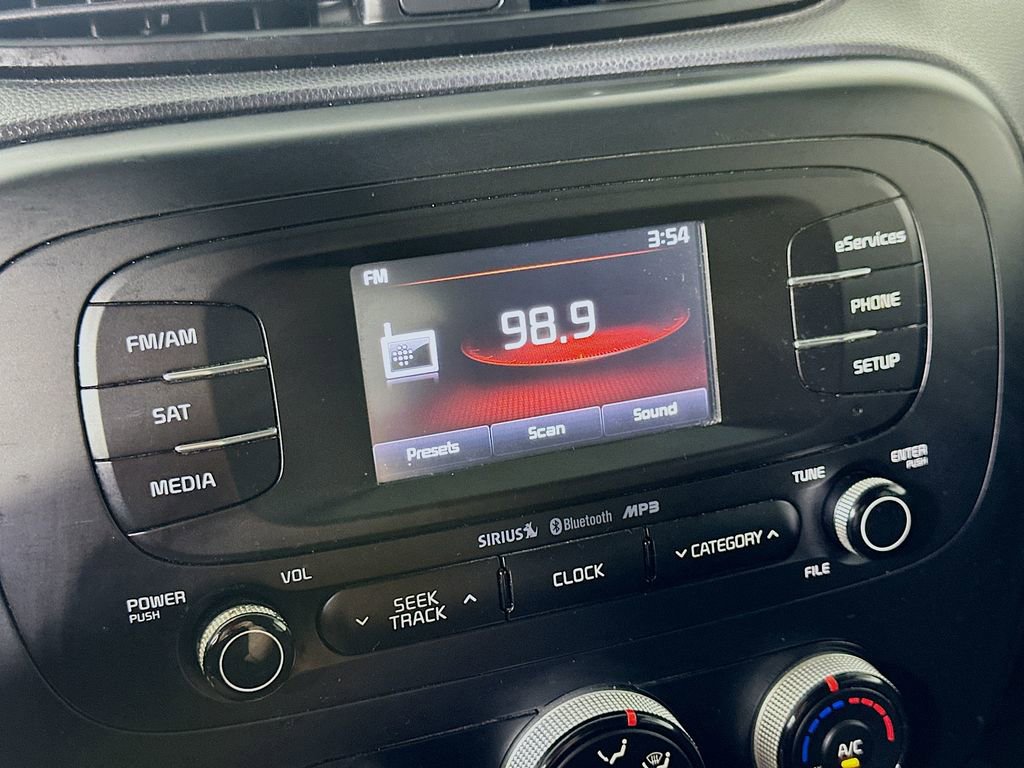 Used 2015 Kia Soul + FWD image 25