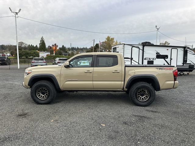 Used 2019 Toyota Tacoma TRD Off-Road image 2
