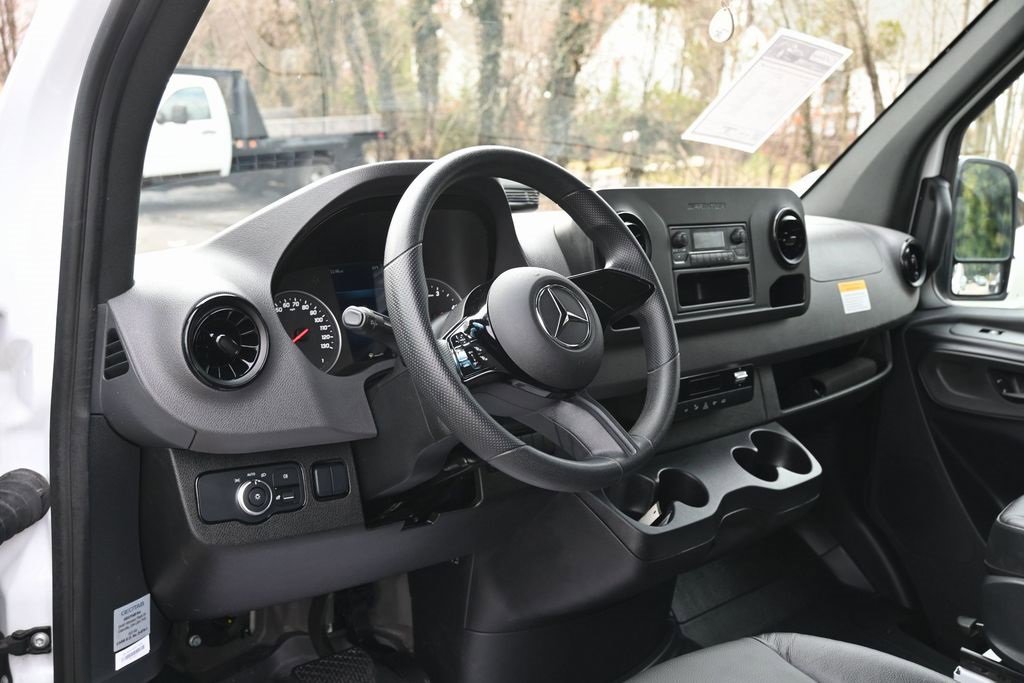 Used 2025 Mercedes-Benz Sprinter 2500 image 13