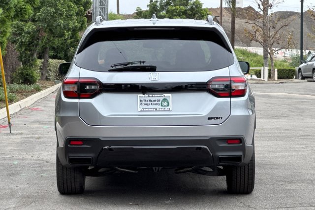 New 2026 Honda Pilot Sport image 5