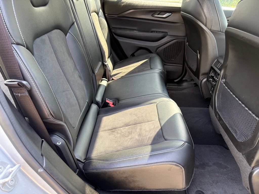 Used 2024 Jeep Grand Cherokee Altitude AWD/4WD image 36