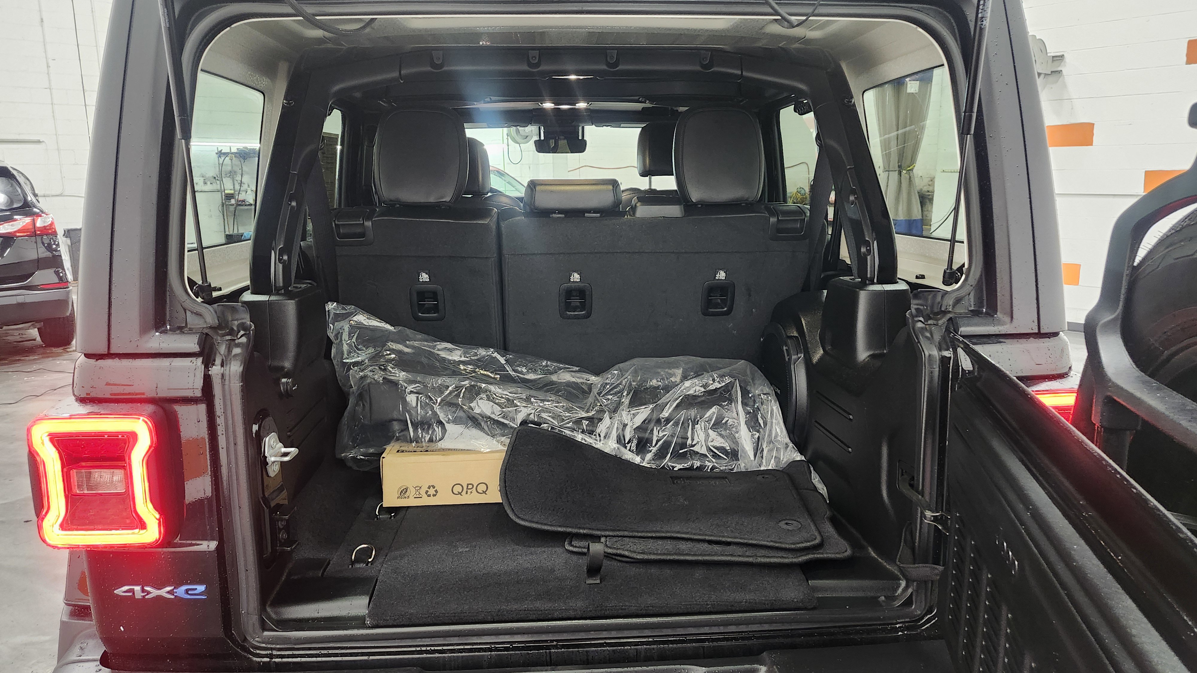 Used 2021 Jeep Wrangler Unlimited Sahara w/ Cold Weather Group image 20