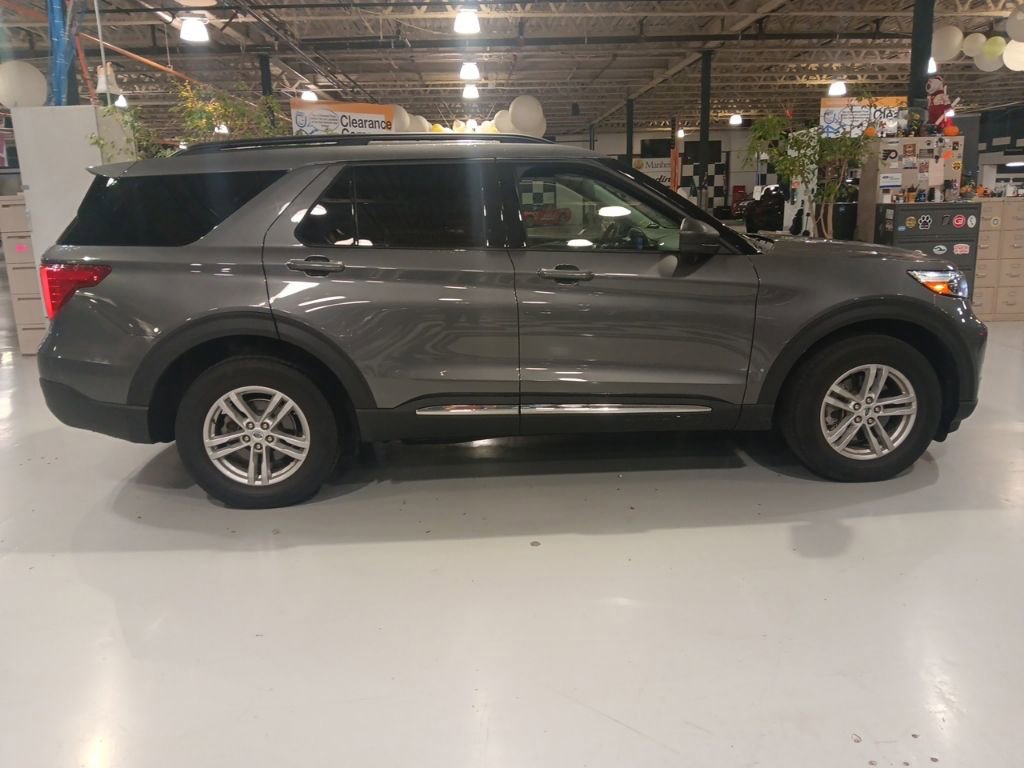 Used 2023 Ford Explorer XLT w/ Equipment Group 202A AWD/4WD image 5