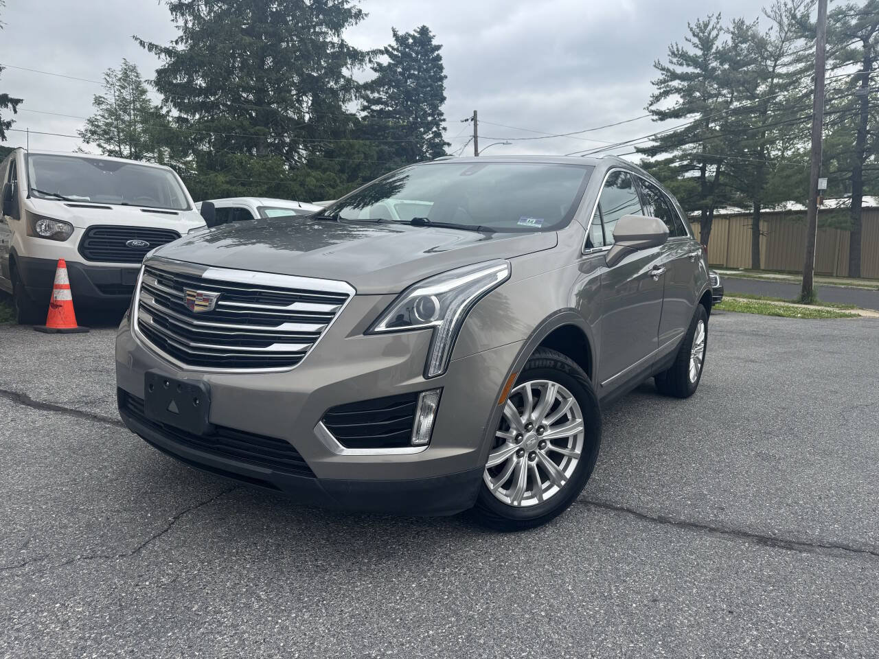 Used 2018 Cadillac XT5 FWD image 2