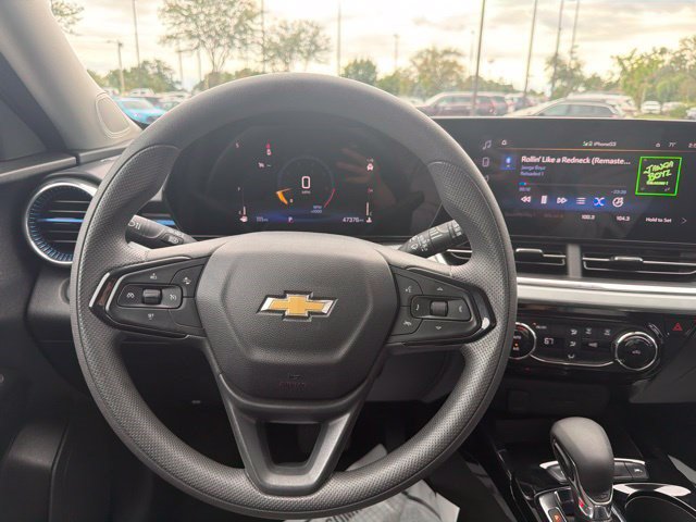 Used 2025 Chevrolet Trax LT FWD image 24