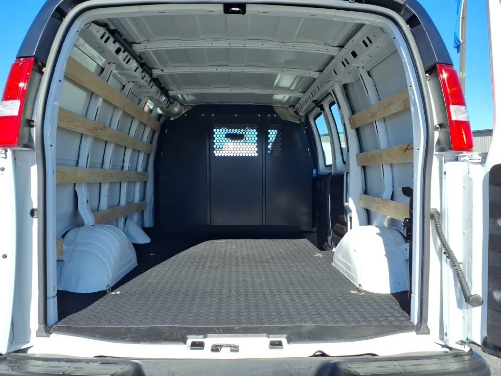 Used 2025 GMC Savana 2500 w/ Driver Convenience Package RWD image 10