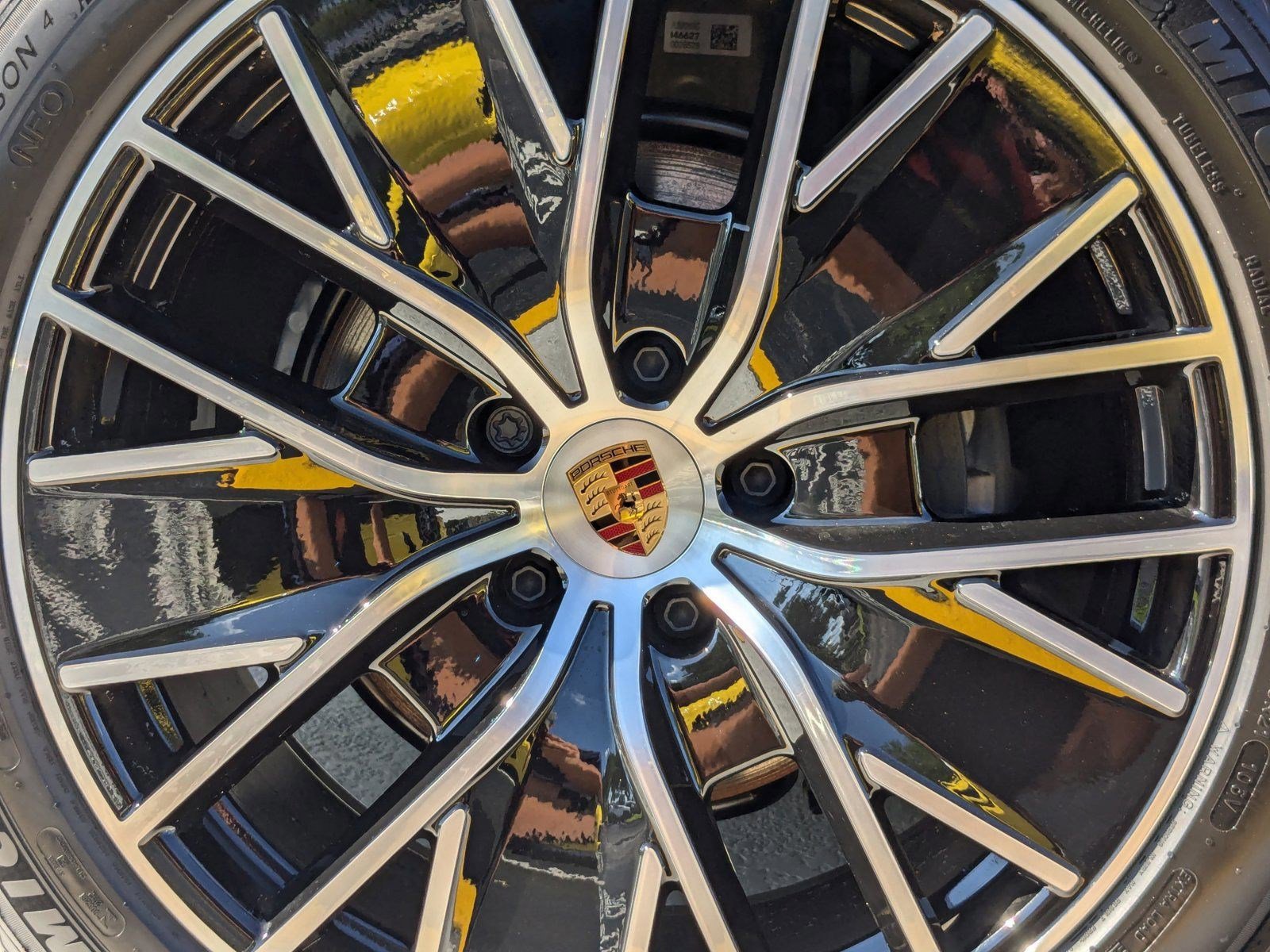 Certified 2024 Porsche Macan 4 Electric image 19