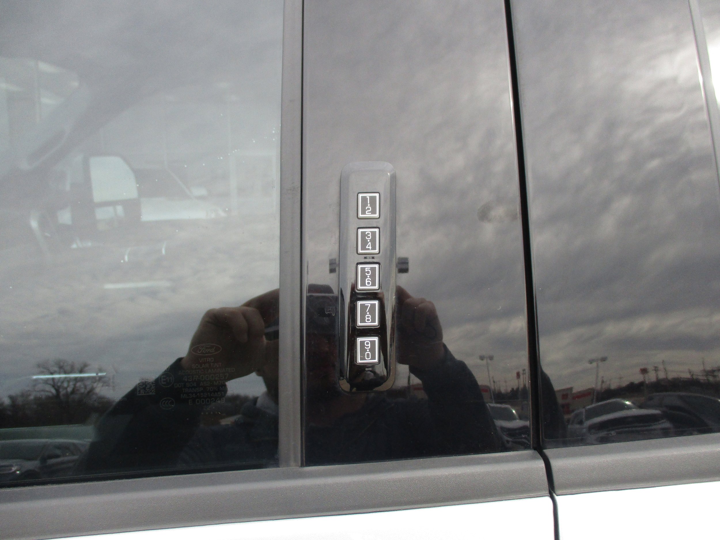 Used 2022 Ford F350 Lariat w/ Lariat Ultimate Package image 4