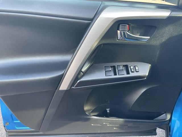 Certified 2018 Toyota RAV4 XLE AWD/4WD image 12