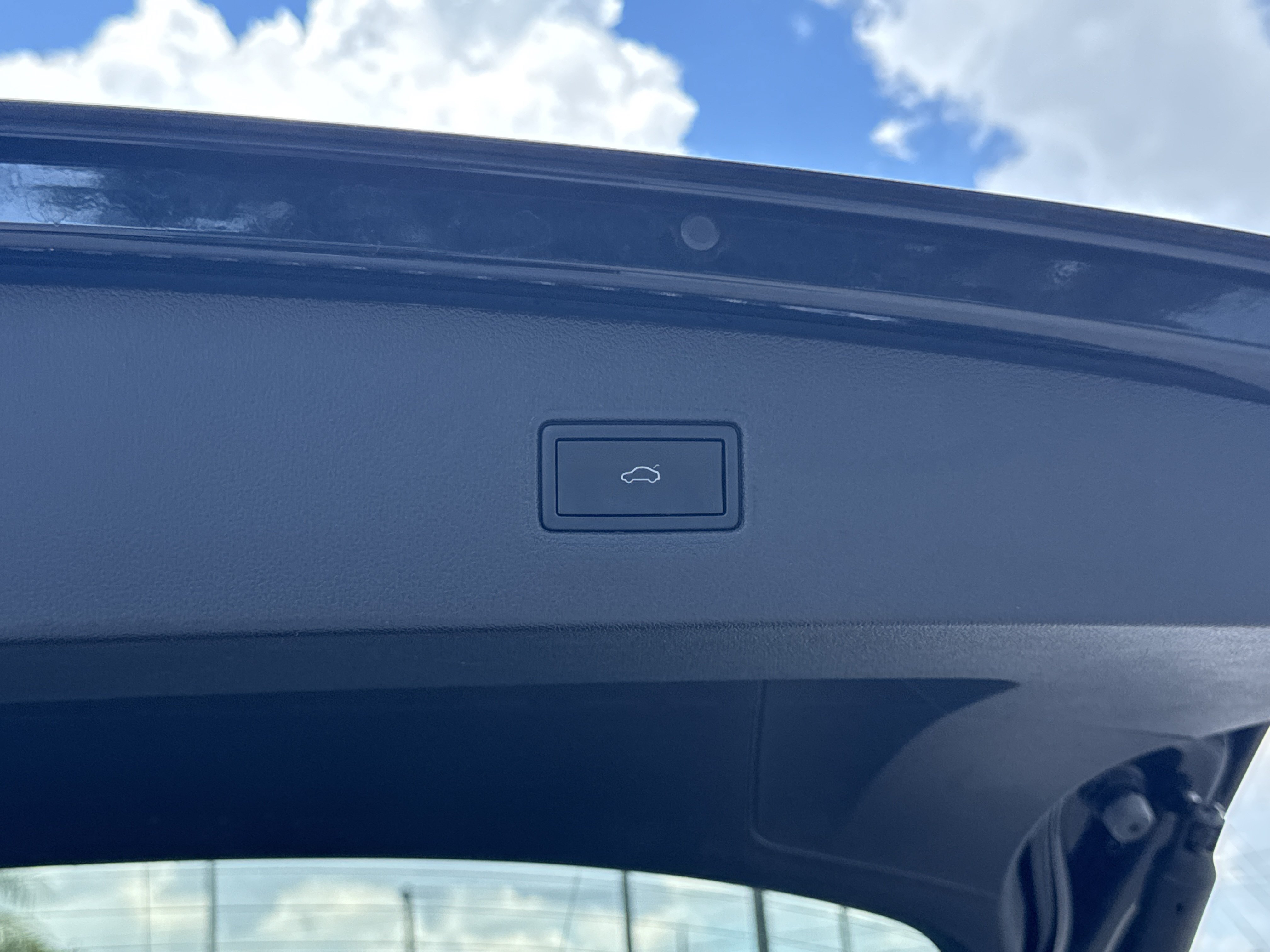 Certified 2024 Volkswagen Tiguan Wolfsburg Edition AWD/4WD image 12