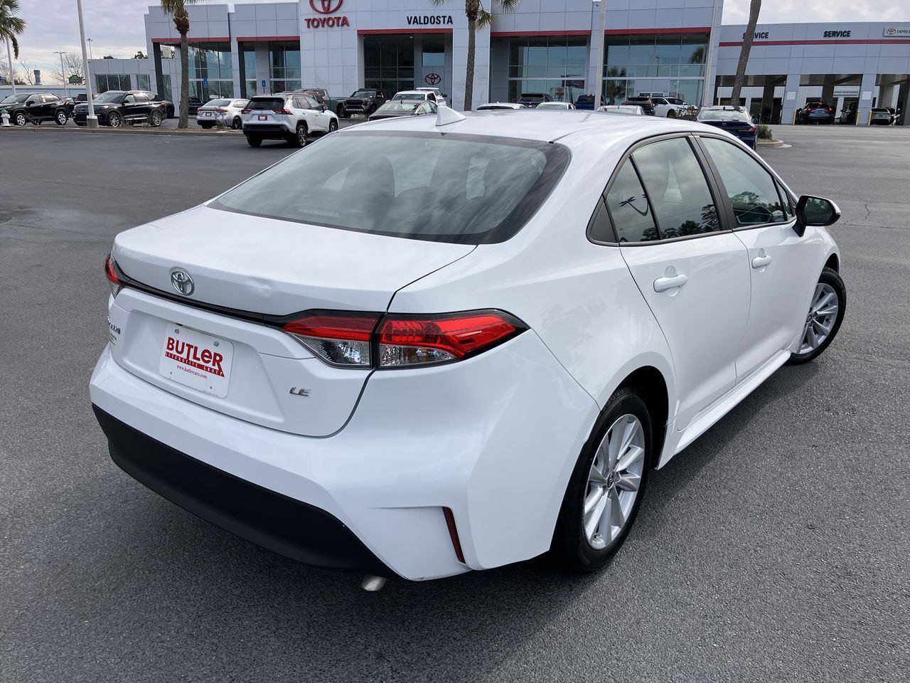 Used 2024 Toyota Corolla LE w/ LE Convenience Package image 5