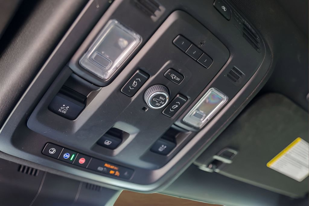 Certified 2023 Cadillac Escalade Premium Luxury w/ Performance Package image 23