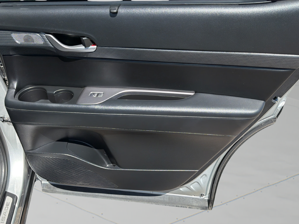 Used 2024 Hyundai Palisade Limited FWD image 11