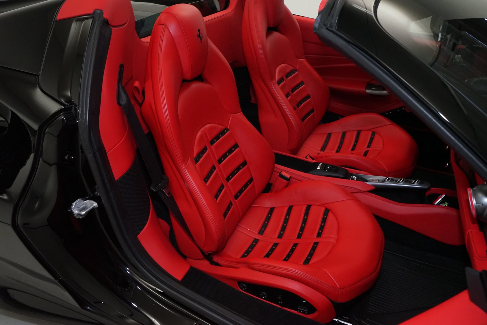 Used 2021 Ferrari F8 Tributo RWD image 10