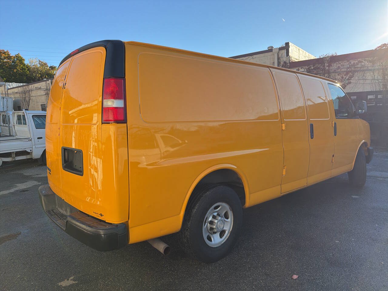 Used 2016 Chevrolet Express 2500 Extended RWD image 10
