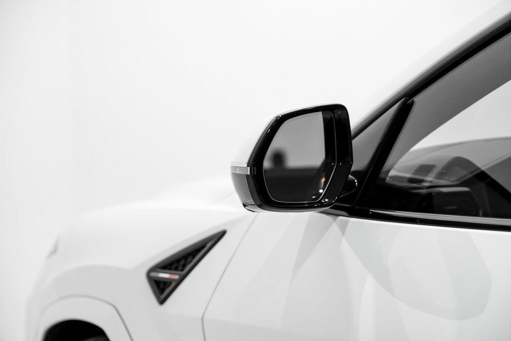 Used 2025 Lamborghini Urus SE AWD/4WD image 47