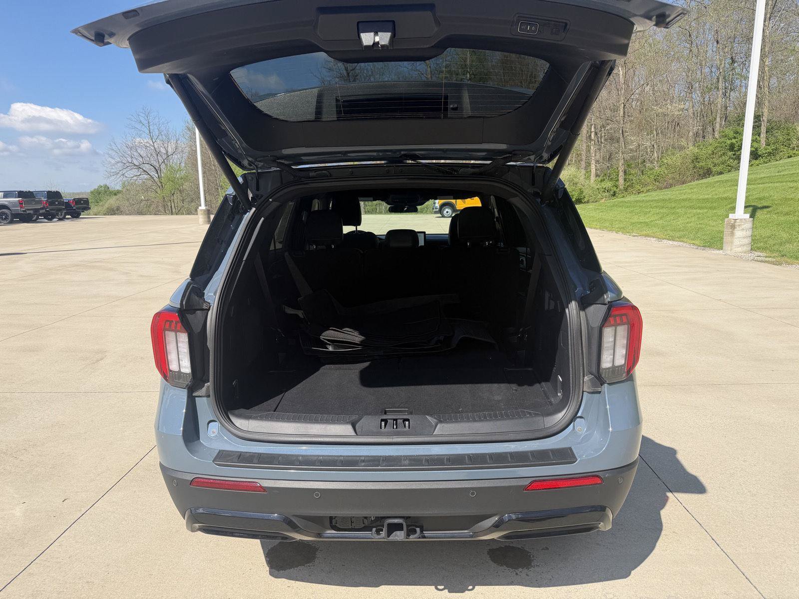 Used 2025 Ford Explorer ST-Line w/ ST-Line Street Pack AWD/4WD image 27