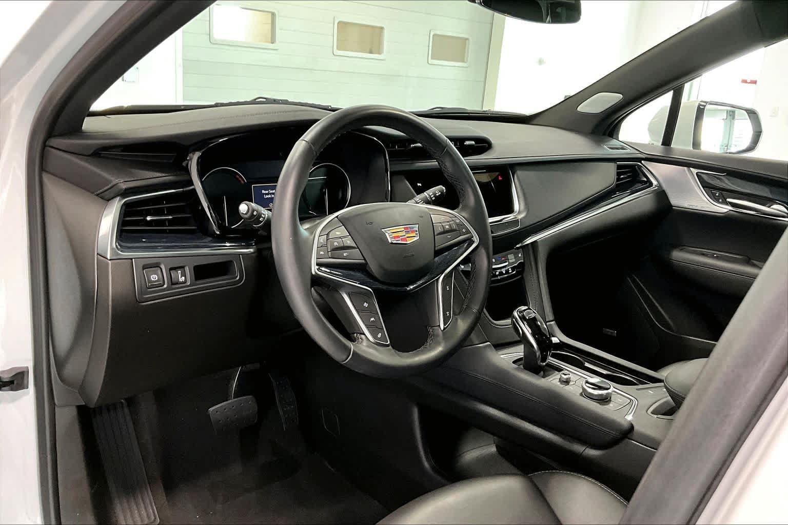 Used 2024 Cadillac XT5 Premium Luxury AWD/4WD image 2