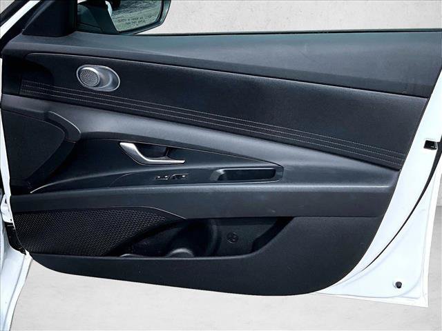 Used 2025 Hyundai Elantra Hybrid FWD image 19