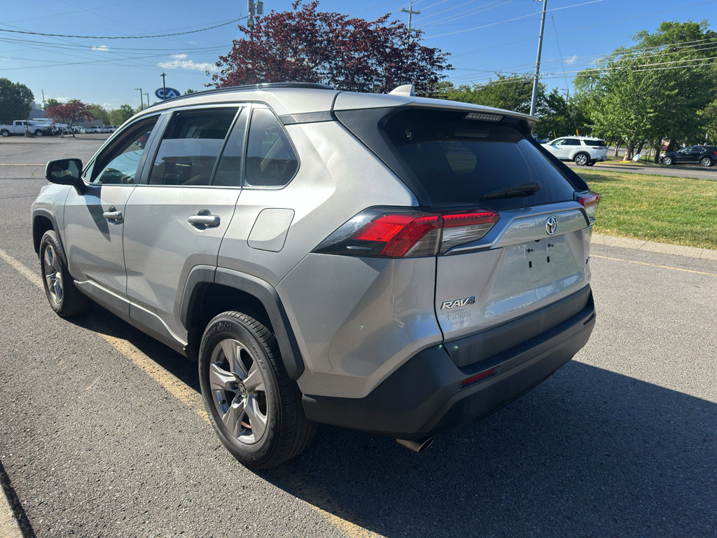 Used 2022 Toyota RAV4 XLE FWD image 7