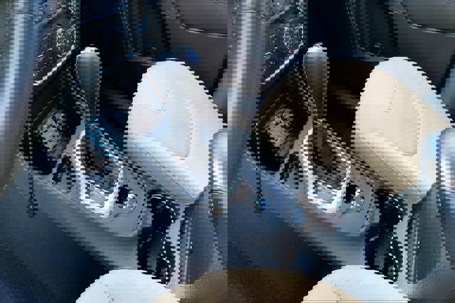 Used 2015 Jeep Cherokee Latitude w/ Comfort/Convenience Group image 16