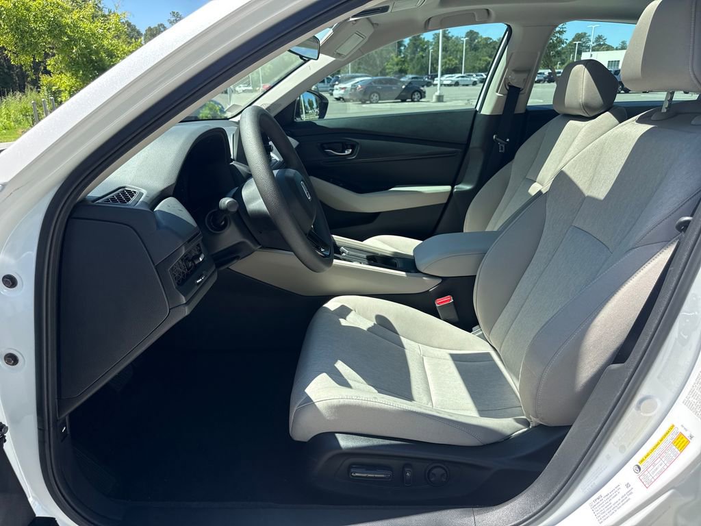 Certified 2025 Honda Accord SE image 13