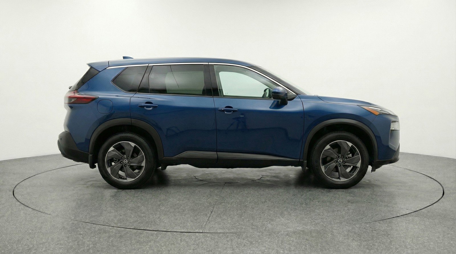 Used 2025 Nissan Rogue SV image 11
