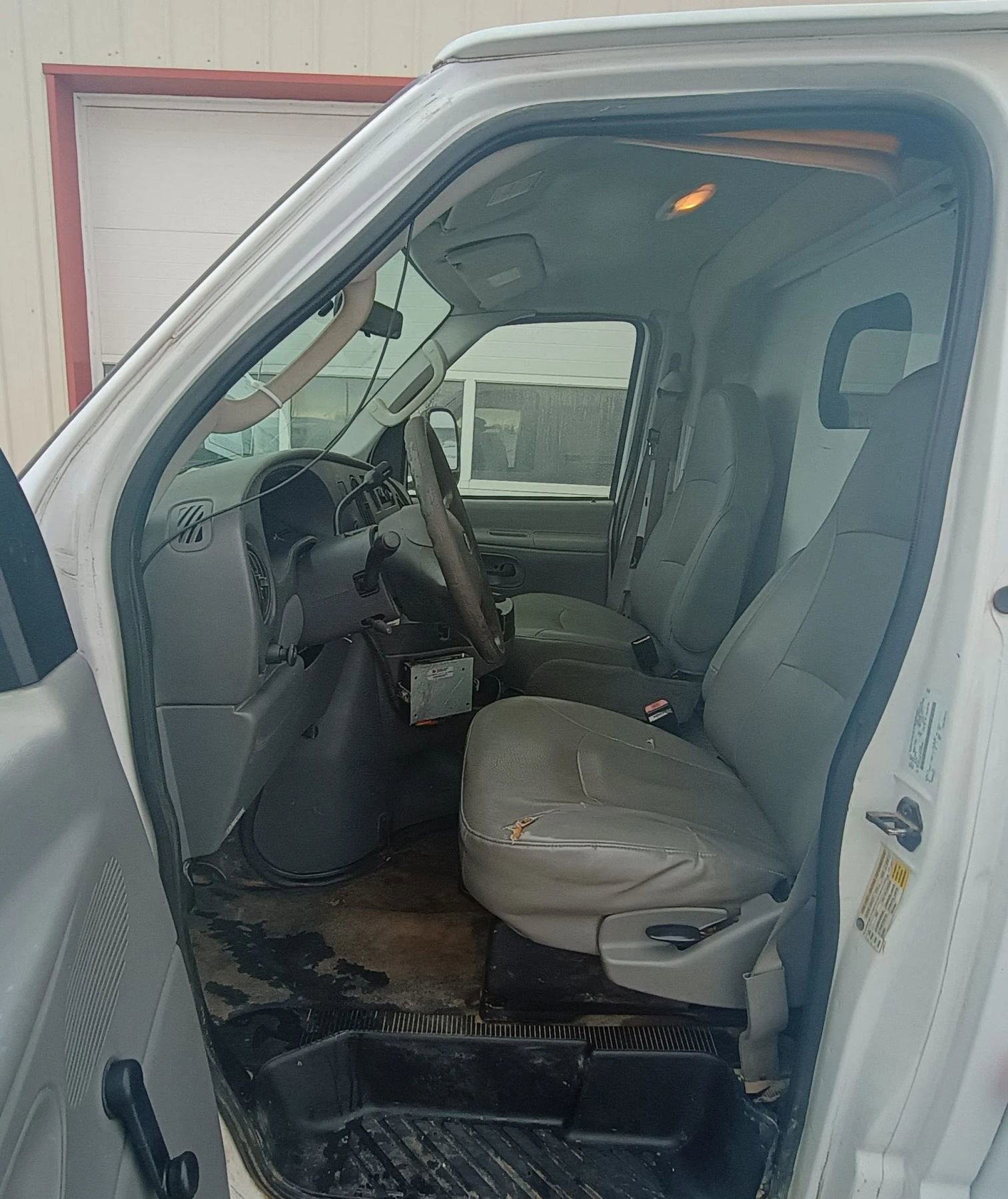 Used 2006 Ford E-350 and Econoline 350 Super Duty image 5