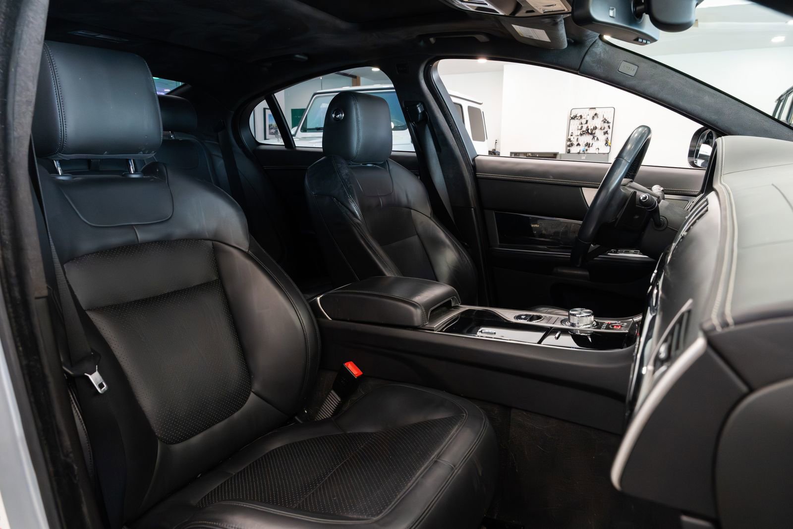 Used 2013 Jaguar XF 3.0 image 9