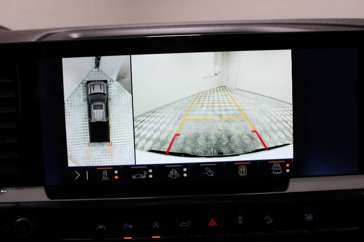 Used 2025 Chevrolet Silverado 1500 LTZ image 4