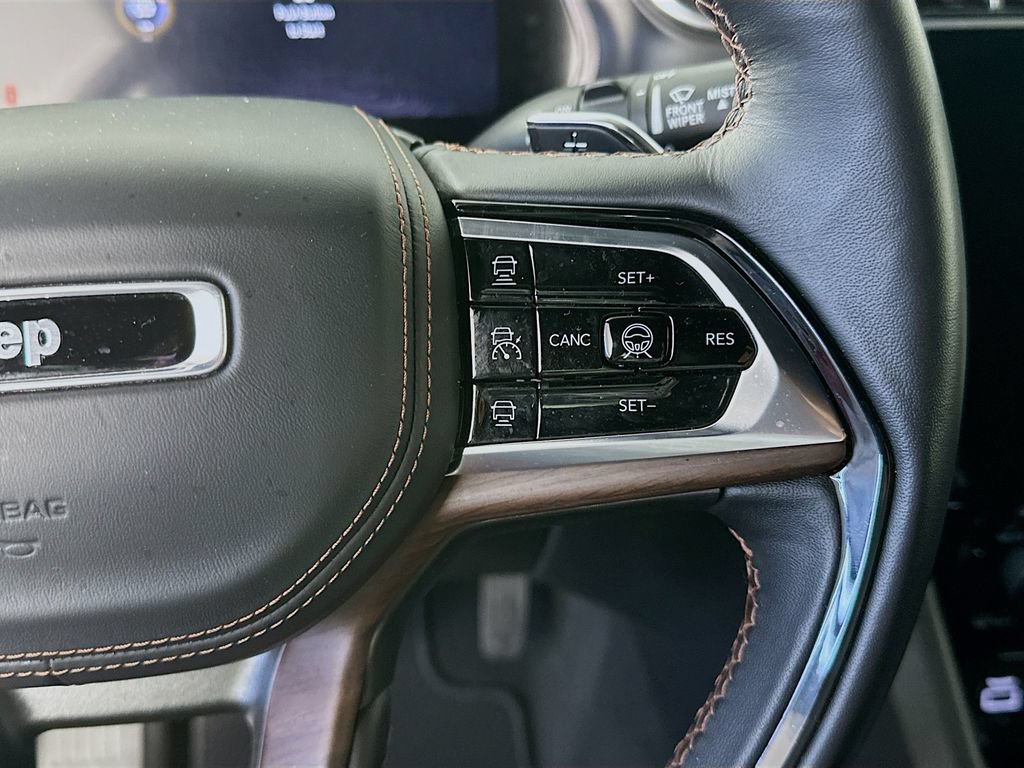 Used 2025 Jeep Grand Cherokee Summit AWD/4WD image 27