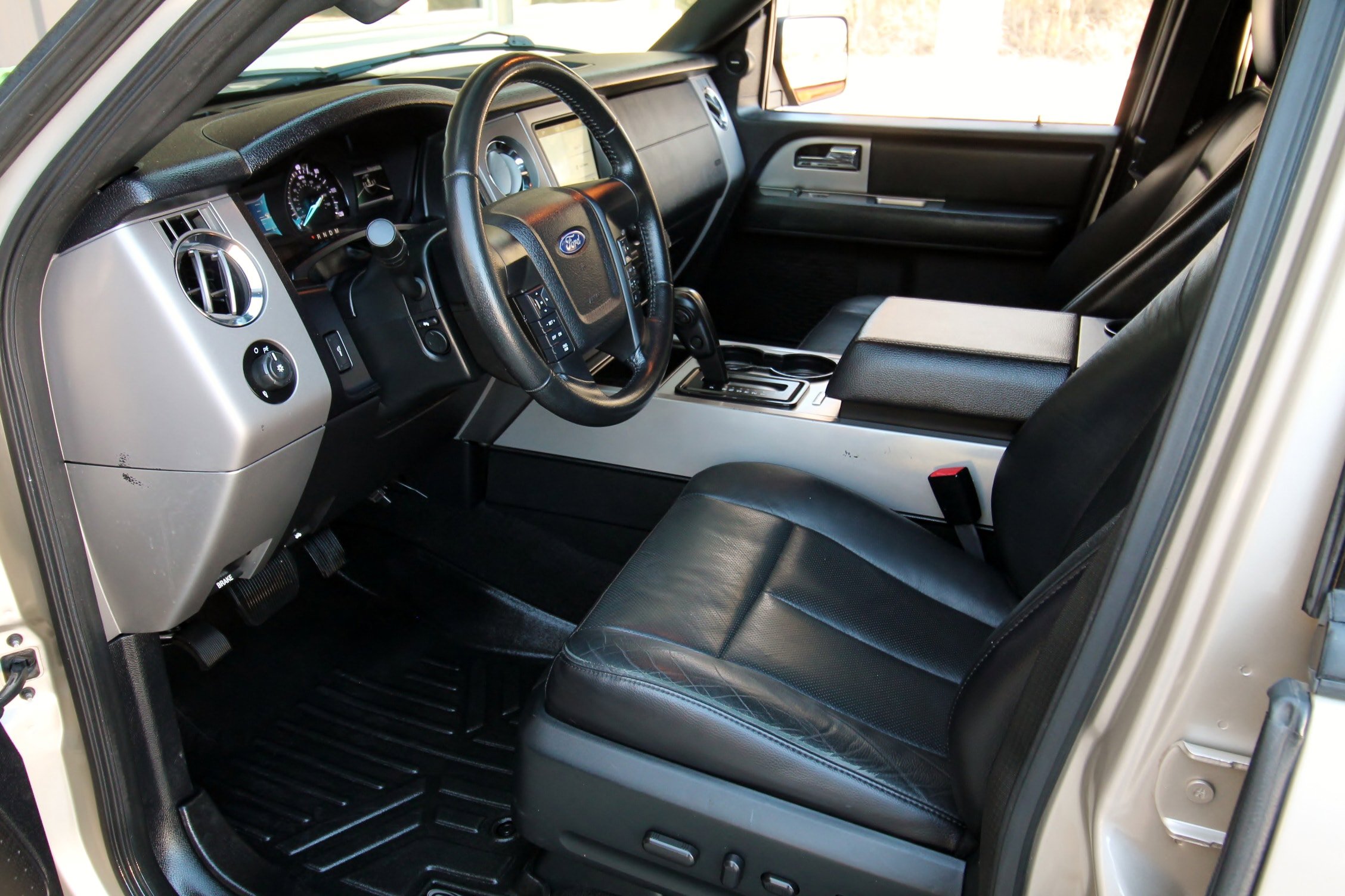 Used 2017 Ford Expedition XLT w/ Equipment Group 202A RWD image 19
