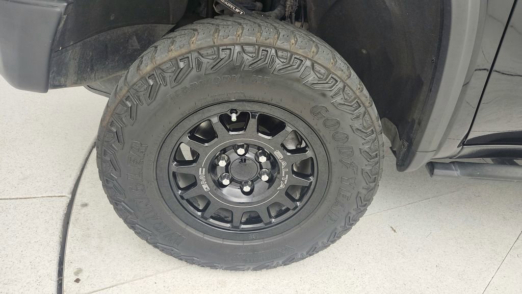 Used 2024 GMC Sierra 1500 AT4X w/ AT4X AEV Edition image 32