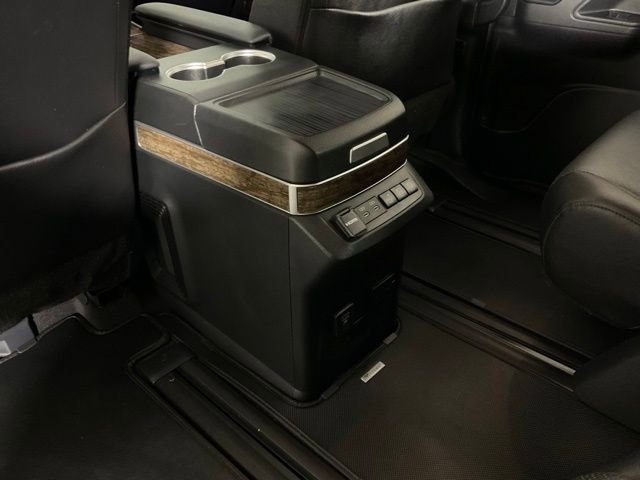 Used 2025 Toyota Sienna Platinum AWD/4WD image 18