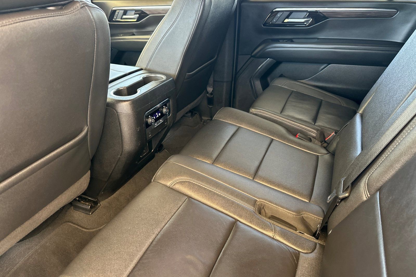 Used 2025 Chevrolet Suburban Z71 AWD/4WD image 12