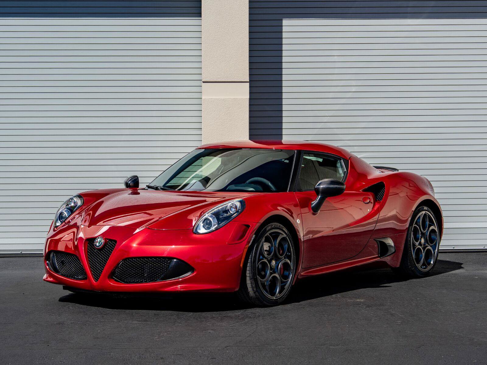 Used 2015 Alfa Romeo 4C Launch Edition w/ Convenience Group RWD image 3