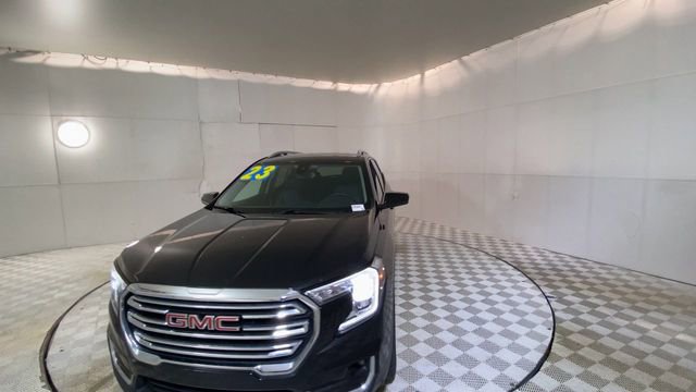 Used 2023 GMC Terrain SLT image 3