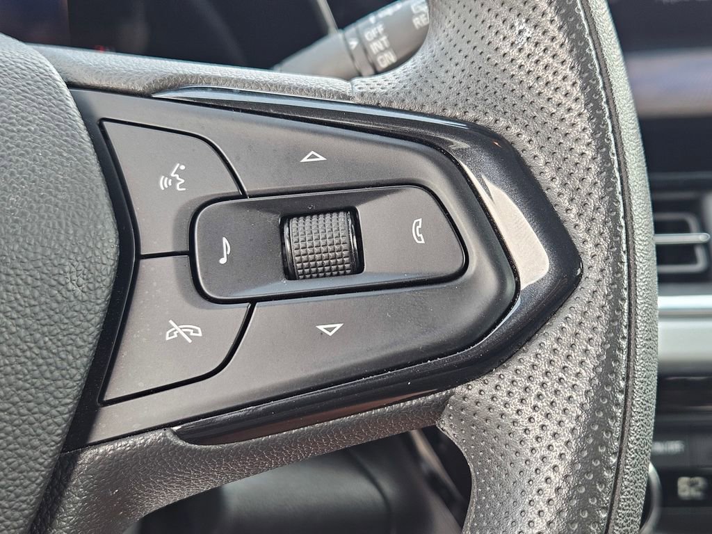 Used 2025 Chevrolet Trax LT FWD image 29