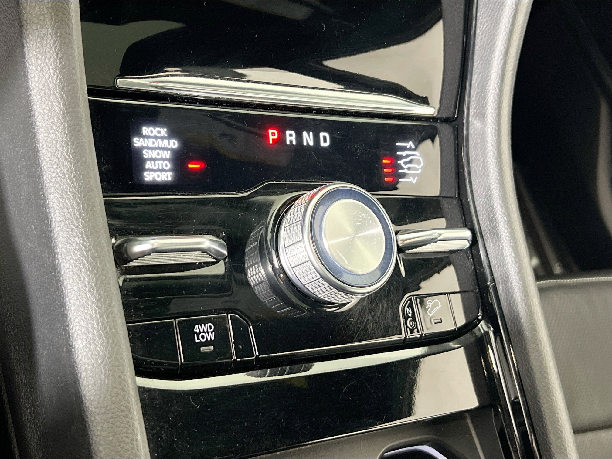 Used 2022 Jeep Grand Cherokee Overland AWD/4WD image 17