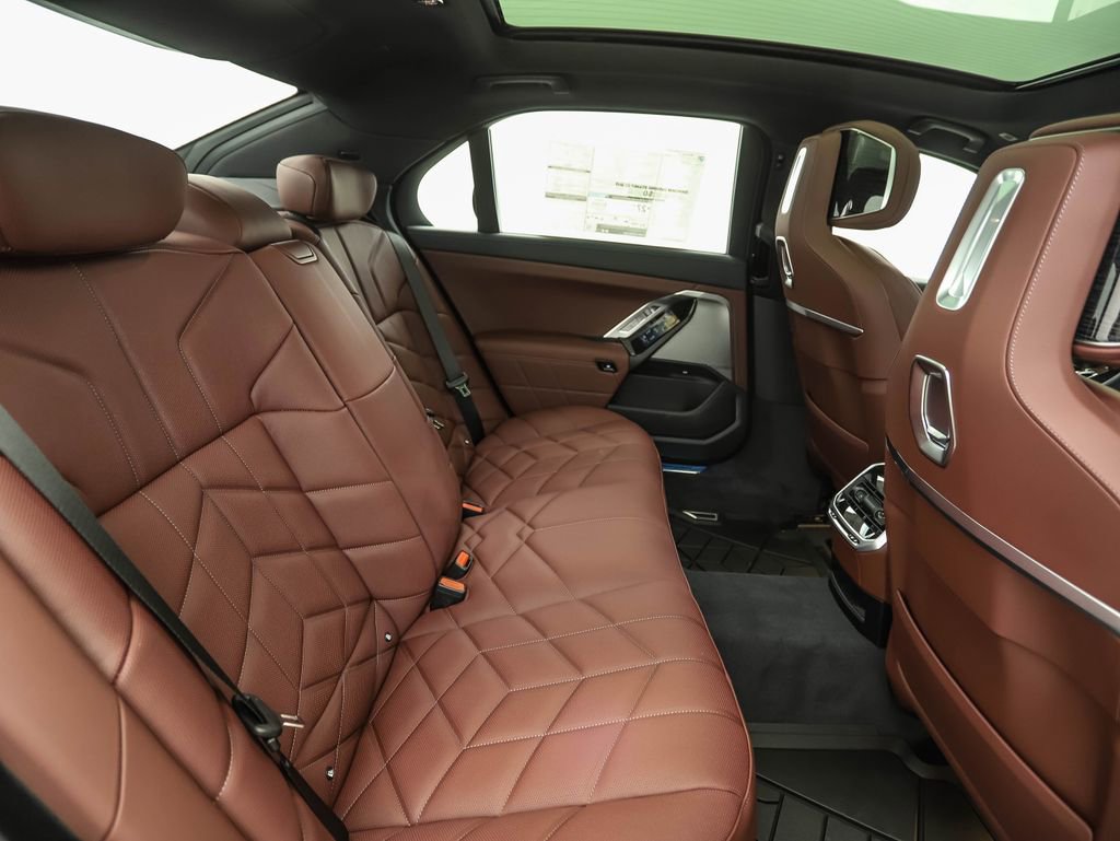 New 2026 BMW 740i xDrive w/ Premium Package image 27
