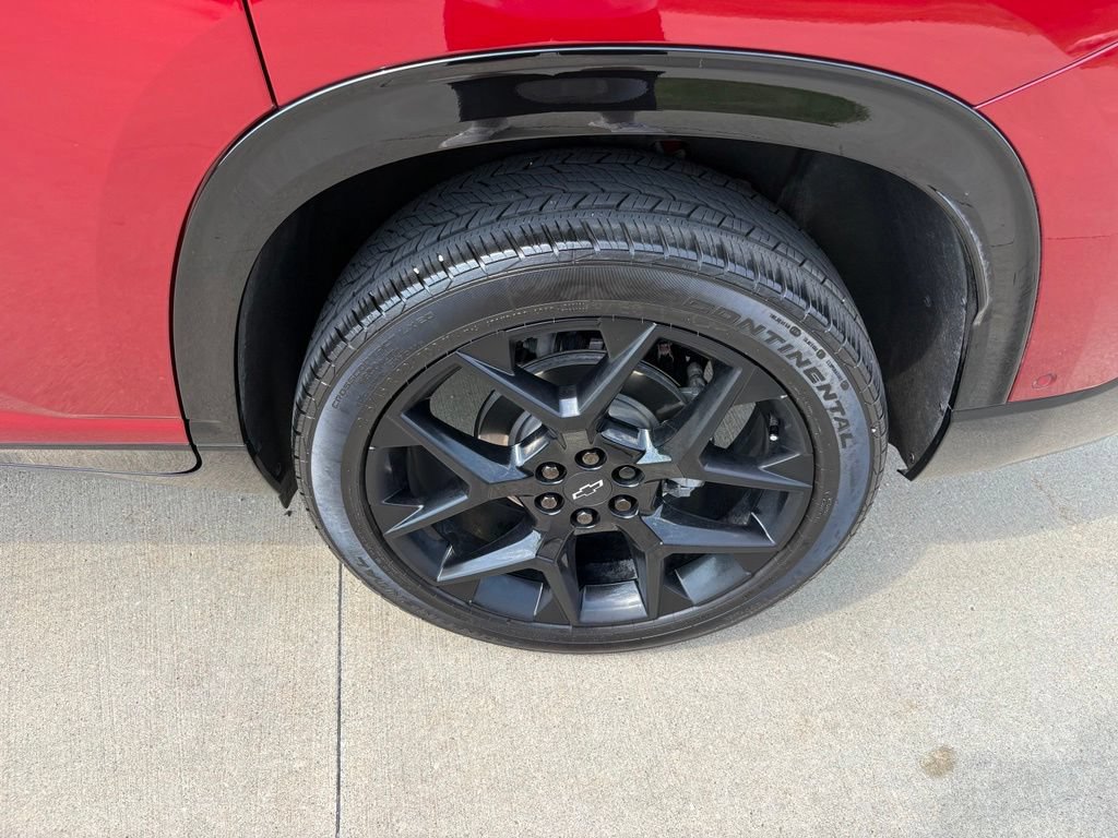 Used 2025 Chevrolet Traverse RS w/ LPO, Floor Liner Package FWD image 68