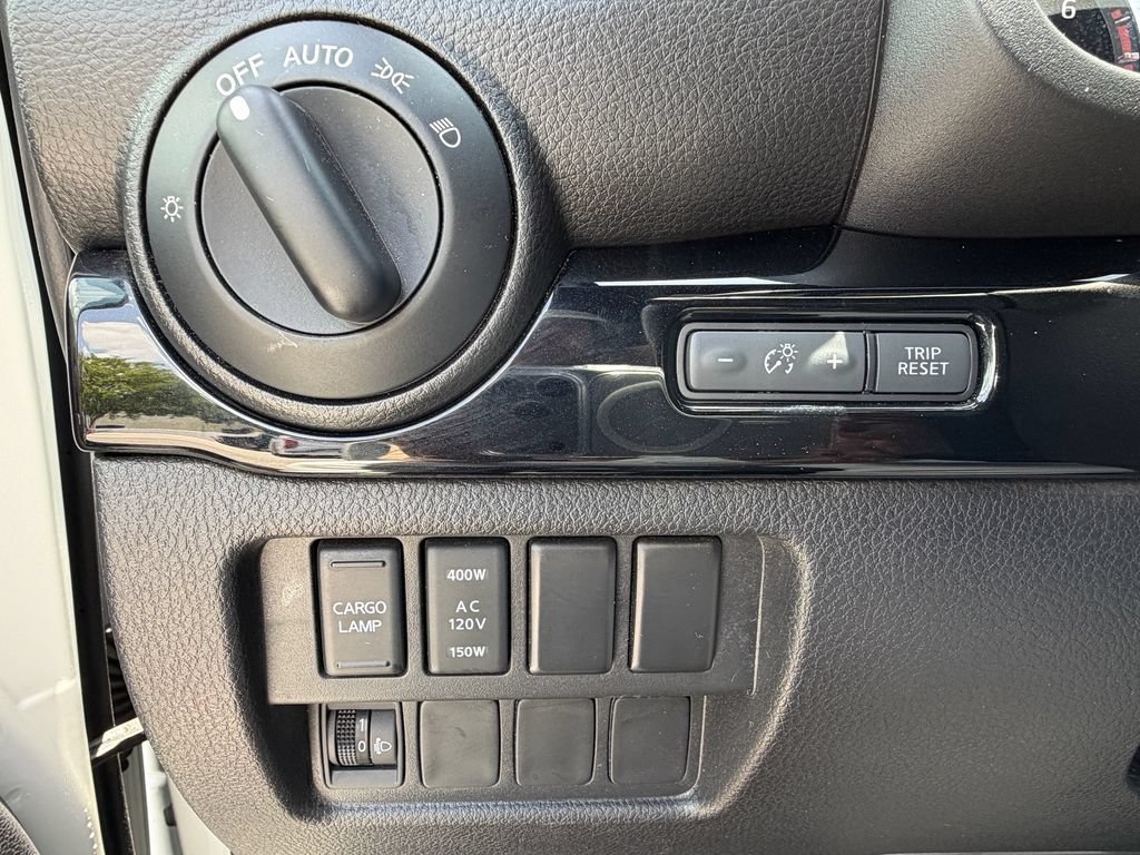 Used 2024 Nissan Titan SV w/ SV Convenience Package AWD/4WD image 25