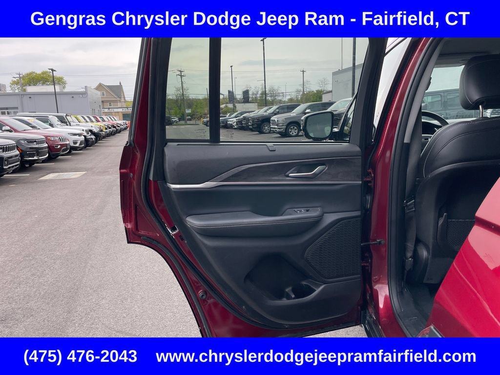 Used 2023 Jeep Grand Cherokee Limited w/ Luxury Tech Group II AWD/4WD image 30