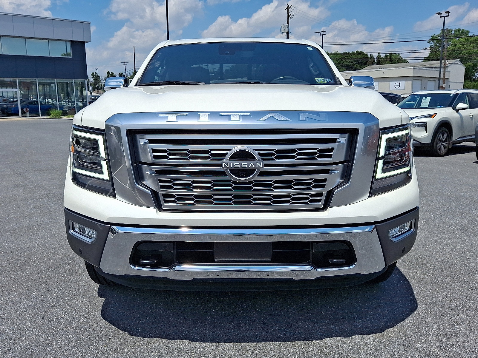Used 2024 Nissan Titan Platinum Reserve w/ Moonroof Package video 2