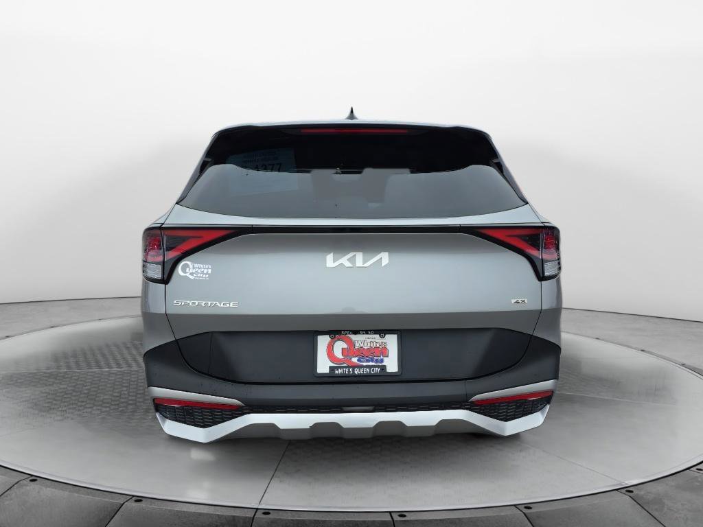 Used 2025 Kia Sportage LX image 4