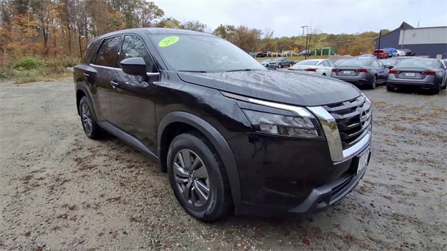 Used 2025 Nissan Pathfinder S image 2