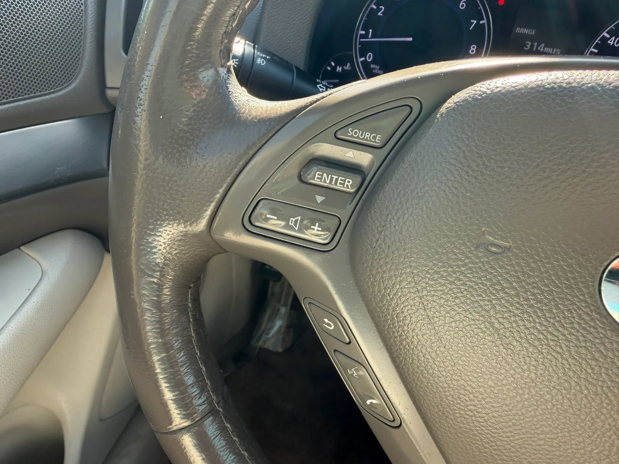 Used 2015 INFINITI Q40 AWD w/ Navigation Package image 16