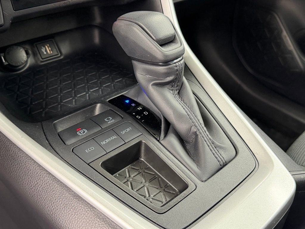 Certified 2025 Toyota RAV4 LE FWD image 29